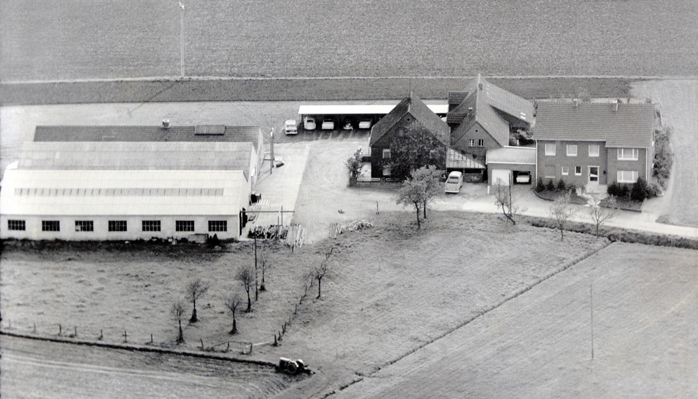 Première salle Vue aérienne - premier hall de la société Höner en 1952