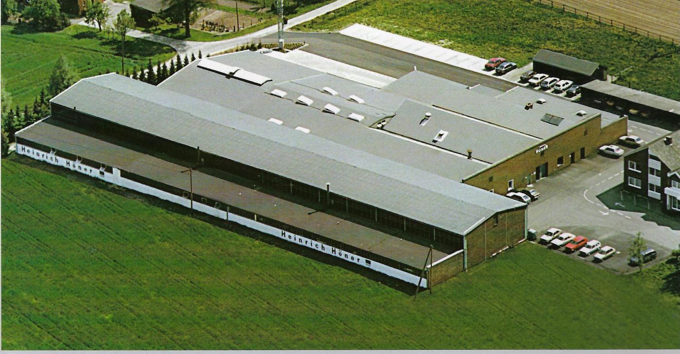 Extension de la halle Vue aérienne - Extension du hall de l'entreprise Höner en 1972