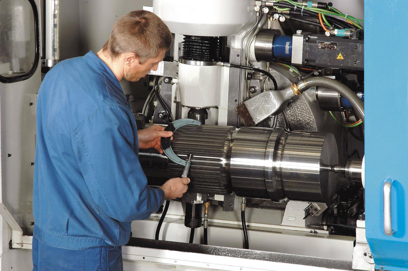 Collaborateurs Employé de production sur une machine